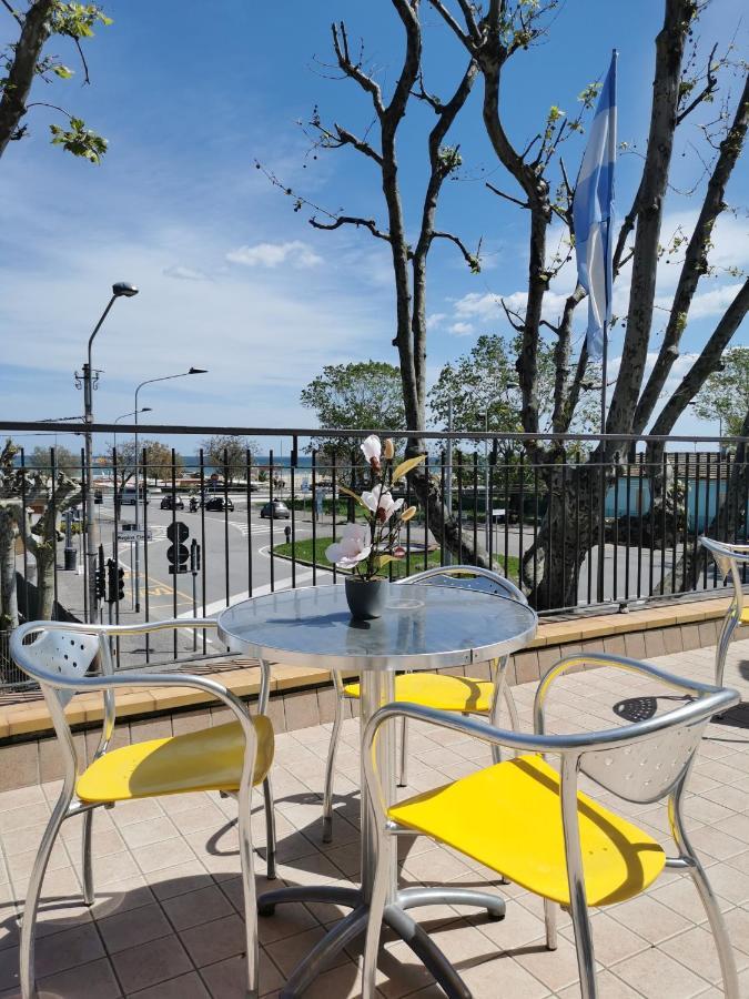 Hotel Ideale Young People Under 40 Rimini Eksteriør bilde