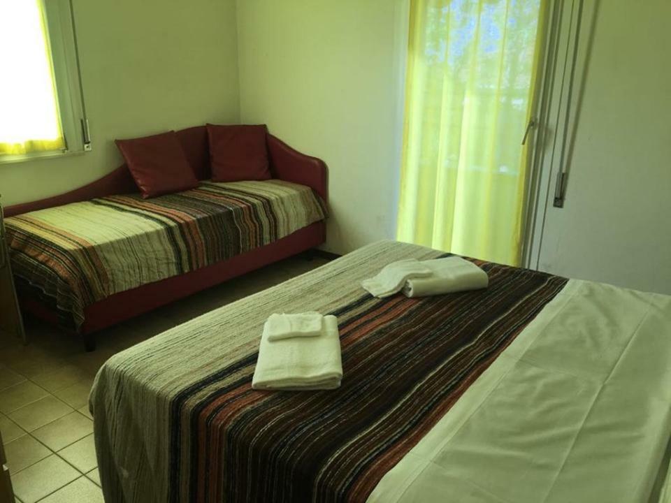 Hotel Ideale Young People Under 40 Rimini Eksteriør bilde